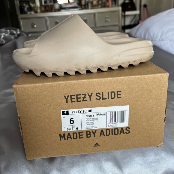 Adidas Yeezy Slide ‘Pure’ - Picture 3 of 5